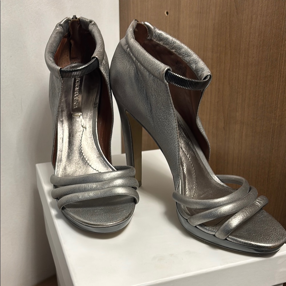 Silver High Leather Heel Sandals Size 9 Nwt Bcbgmaxazria